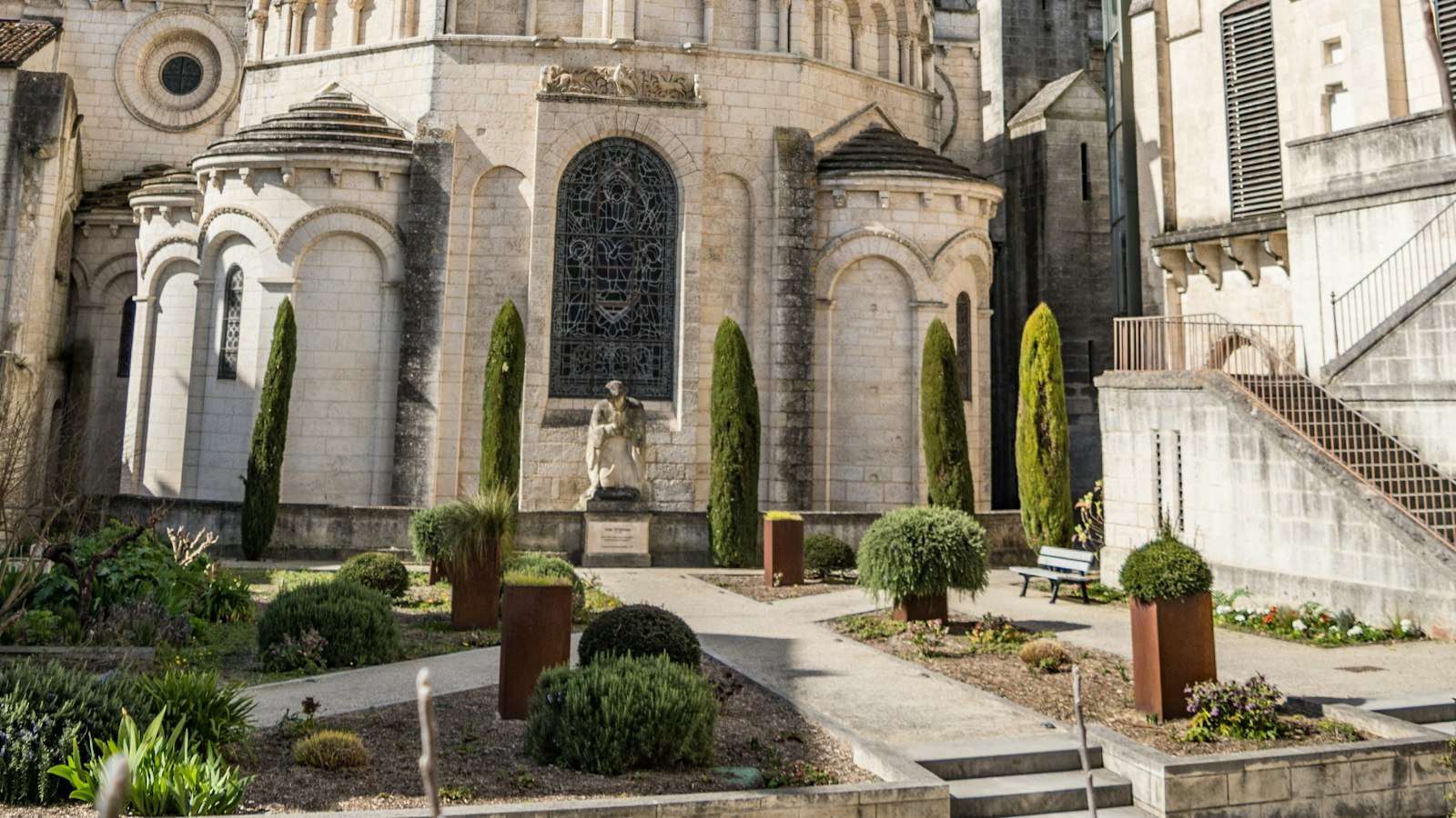Les histoires inspirantes ​des⁤ jeunes ⁤pèlerins : comment‌ Lourdes a ravivé leur foi ‍et nourri leur⁤ cœur